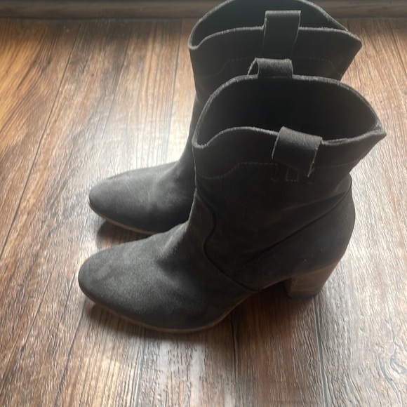 ALBERTO FERMANI Women's Suede Capricia Ankle Boots. Size 36.5. Used good condt. - Picture 2 of 11